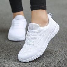 Load image into Gallery viewer, Women  Running Shoes Breathable Mesh Lace Up Flat Sneakers Black Sport Woman Designer Shoes for Girls A08S